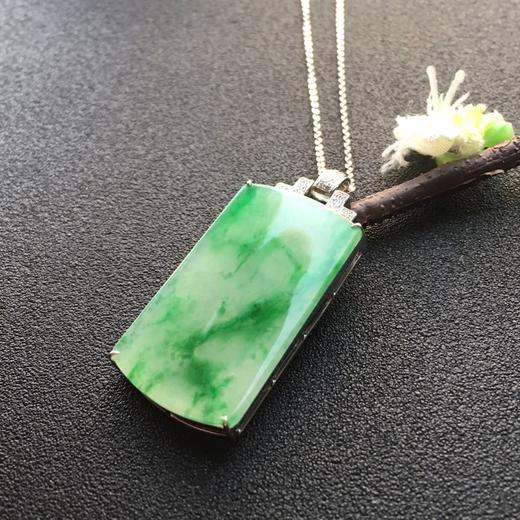 13160翡翠冰种飘绿花无事牌