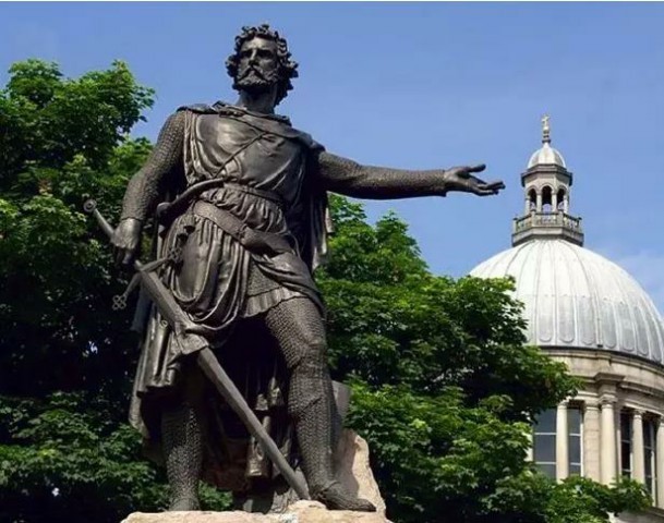 威廉·华莱士手持的这把大剑对于苏格兰人来说,就如同关公的青龙偃月