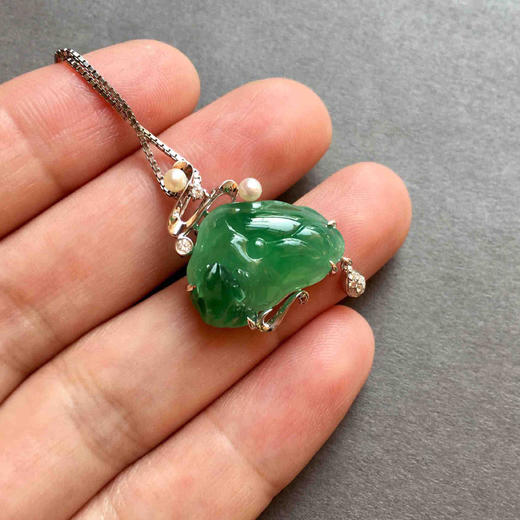 翡翠冰种阳绿和和美美呱呱来财18k白金钻石镶嵌 商品图5