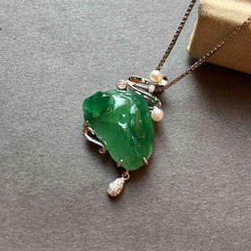 翡翠冰种阳绿和和美美呱呱来财18k白金钻石镶嵌