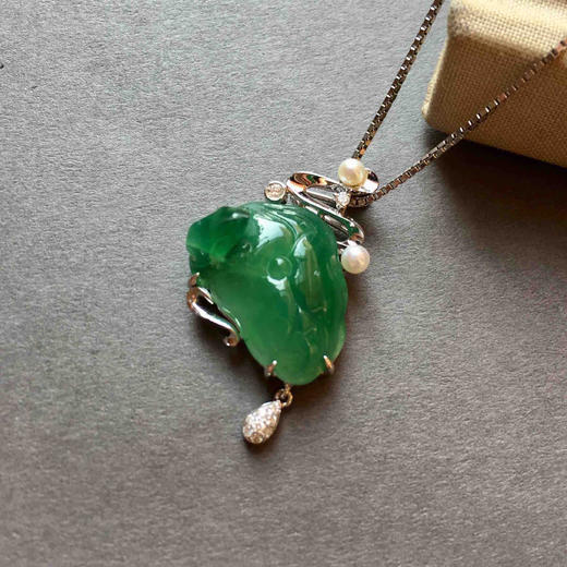 翡翠冰种阳绿和和美美呱呱来财18k白金钻石镶嵌 商品图0