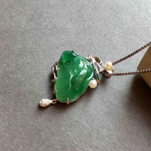 翡翠冰种阳绿和和美美呱呱来财18k白金钻石镶嵌 商品图1