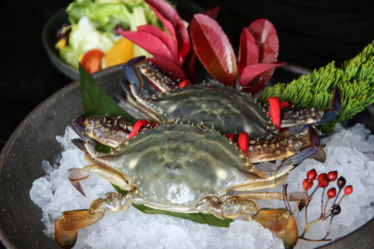 价格: rmb 680 三斤螃蟹四种海珍 鲜 与传统火锅不同,日式火锅讲究汤