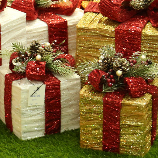 *圣诞节装饰用品 铁艺包布礼包三件套 圣诞节场景礼盒装饰 商品图3