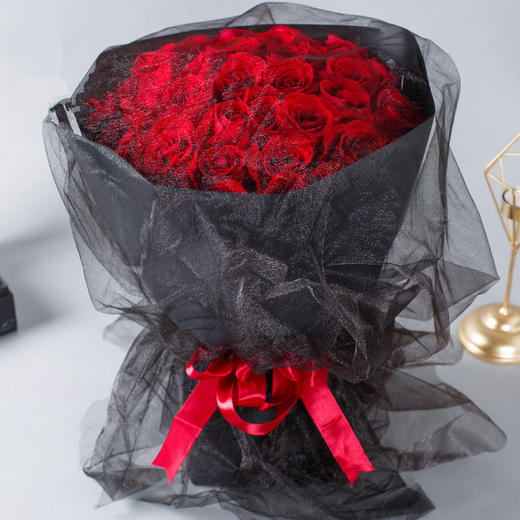 鲜花33朵黑纱款红玫瑰鲜花花束tza09