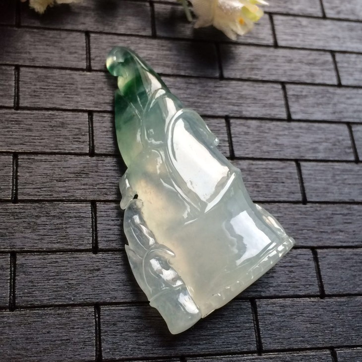 73702翡翠冰种飘花竹笋吊坠
