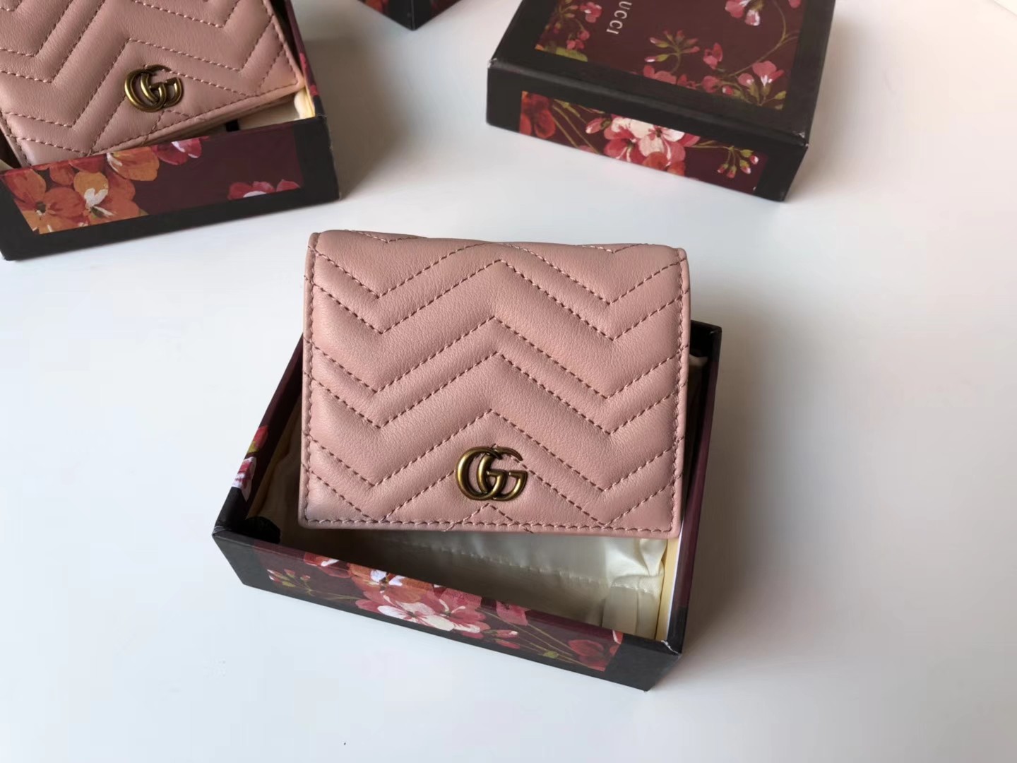 古驰gucci粉色小钱包