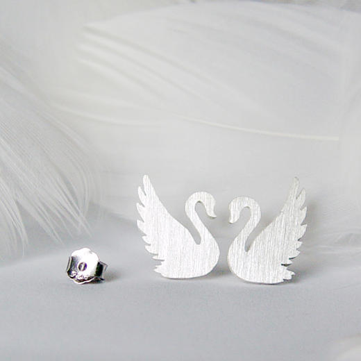  娴雅天鹅 / 925银耳钉【定制：7-15天】 ○ 箭儒工房 商品图1