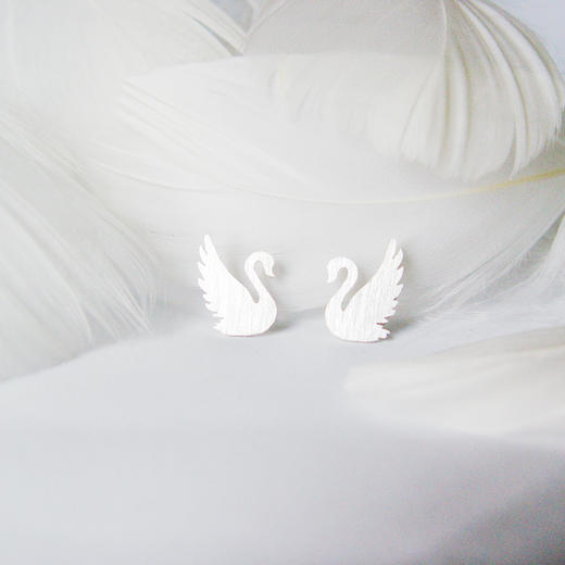  娴雅天鹅 / 925银耳钉【定制：7-15天】 ○ 箭儒工房 商品图0