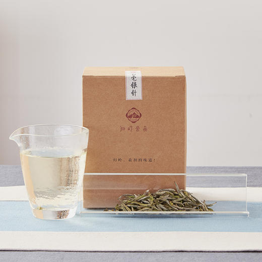 归岭丨白毫银针 日晒 福鼎老树白茶 2021年 特级 100g 简约礼盒 配手提袋    商品图1