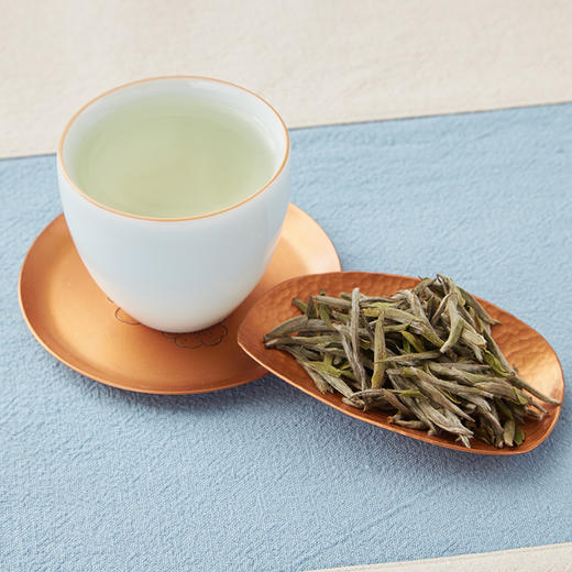 归岭丨白毫银针 日晒 福鼎老树白茶 2021年 特级 100g 简约礼盒 配手提袋    商品图4