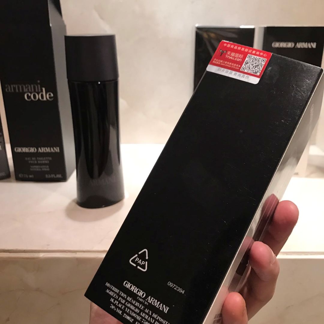 用来形容你 恰好不过每一瓶都带有出厂钢印码乔治阿玛尼 达芬奇密码