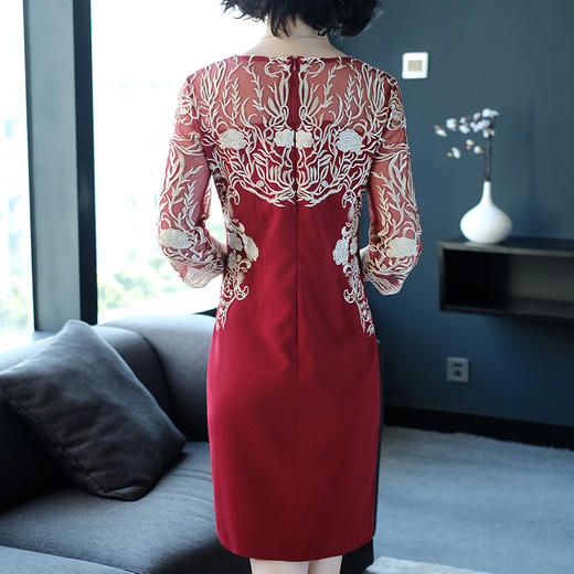 DY-4026新款镂空刺绣修身七分袖连衣裙 商品图4
