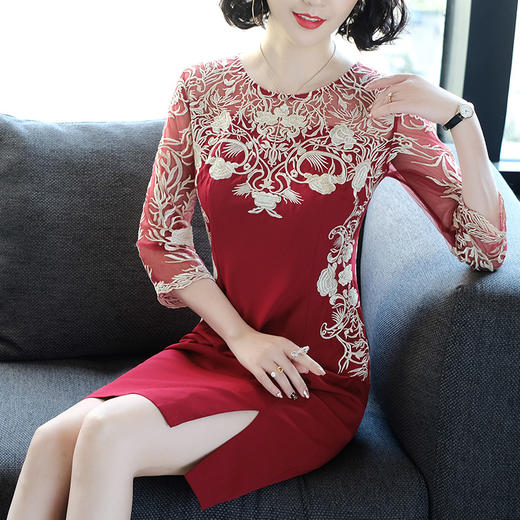 DY-4026新款镂空刺绣修身七分袖连衣裙 商品图0