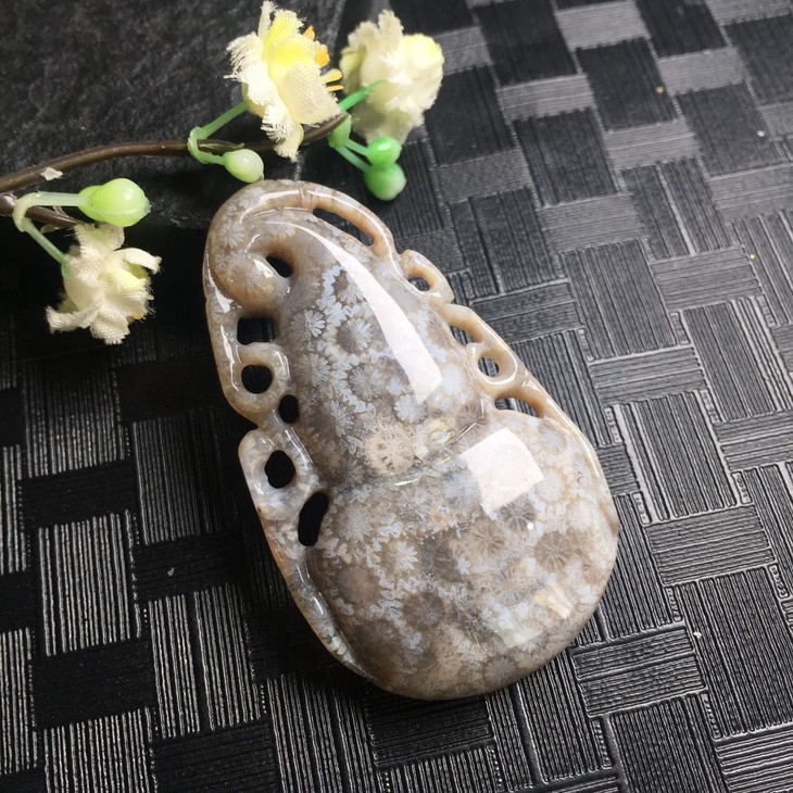 d44428海南玉化珊瑚玉葫芦吊坠