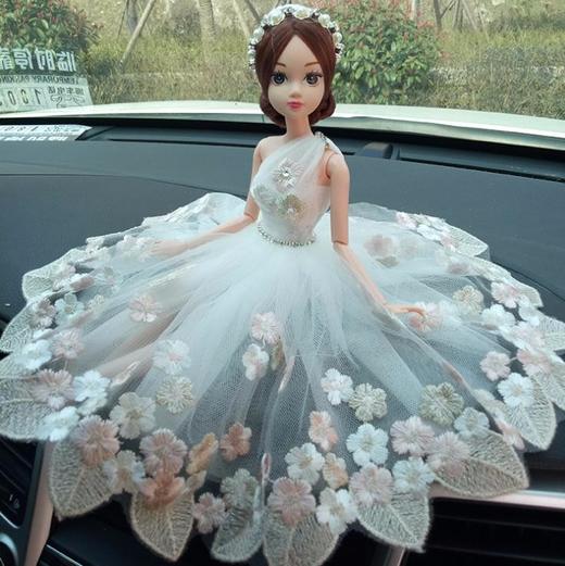 【饰品】创意手工车载笆比娃娃汽车摆件女士创意车载婚纱装饰用品 商品图0