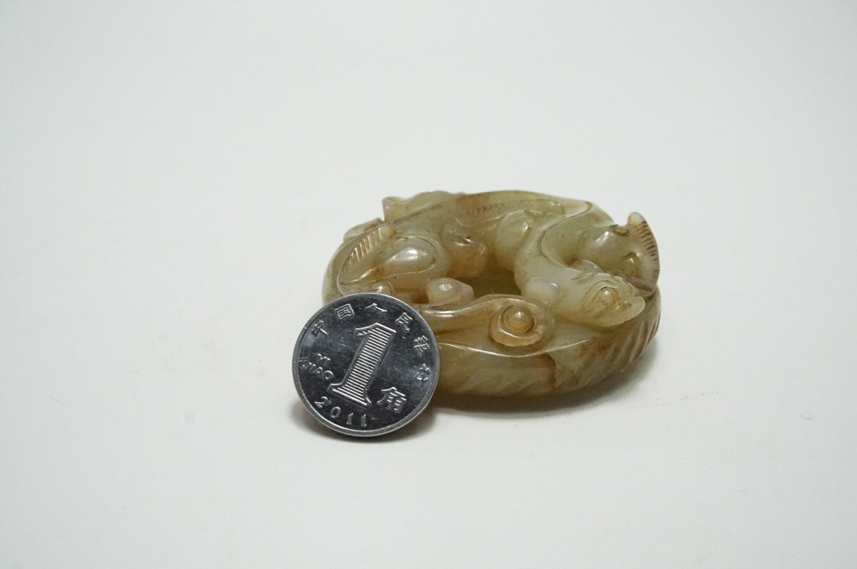 宋代 螭纹韘形佩