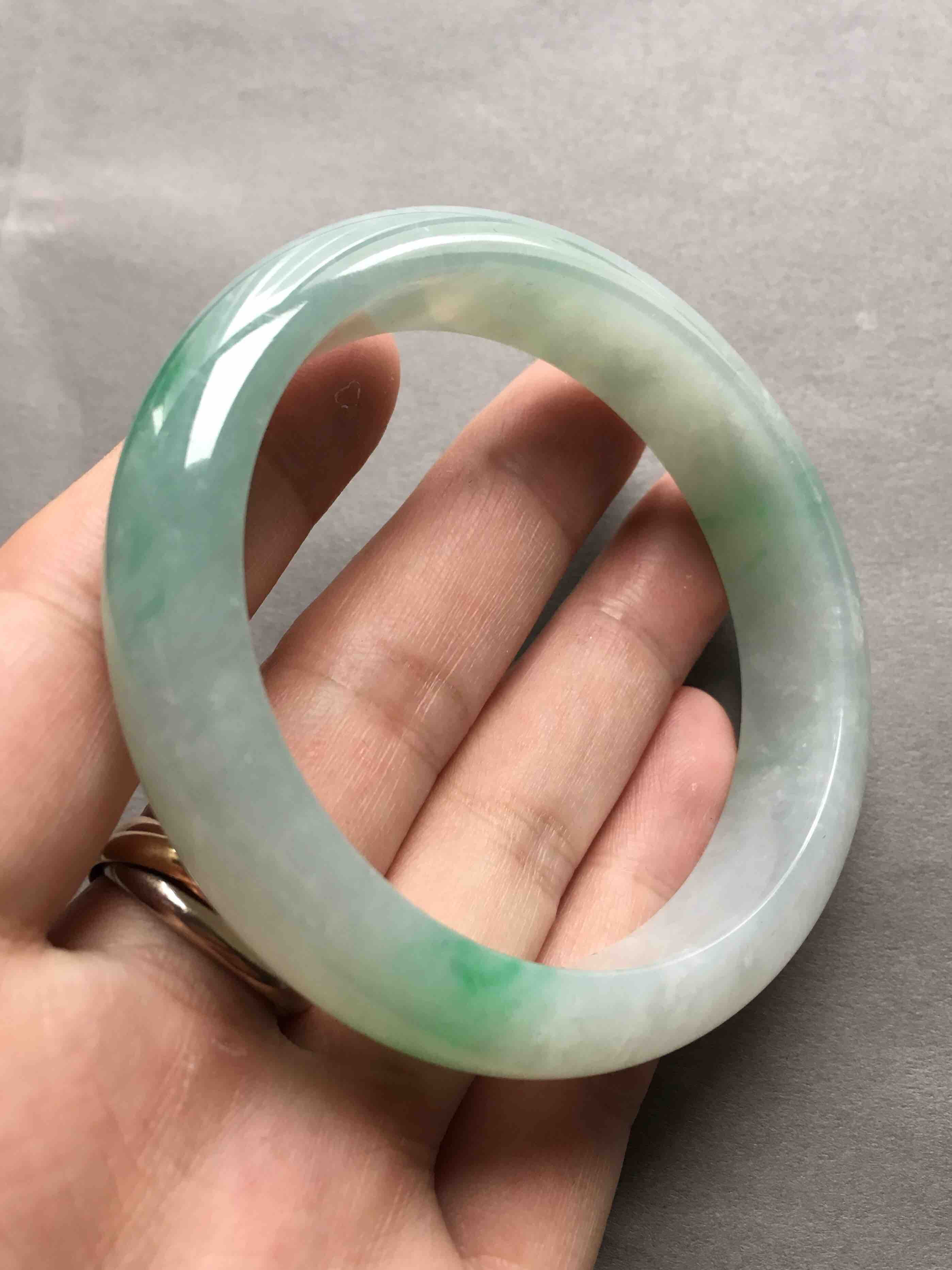 细糯种飘阳绿翡翠手镯56