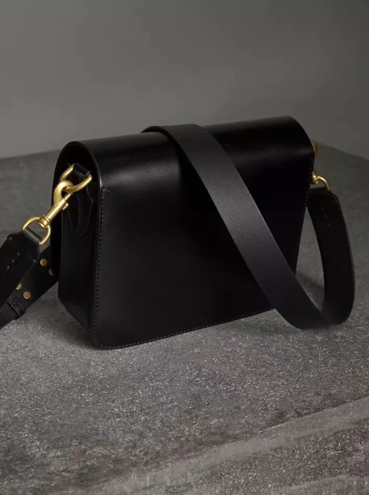 独家好货!bur纯原宝珍 带狗1w  最新款萨奇尔走秀款斜背包