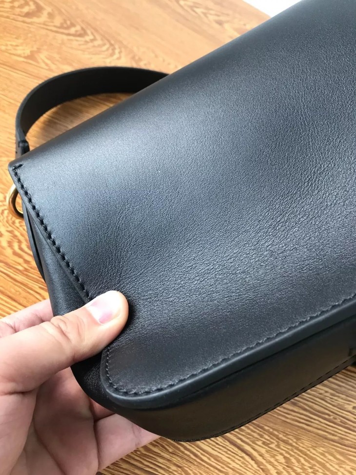 独家好货!bur纯原宝珍 带狗1w  最新款萨奇尔走秀款斜背包