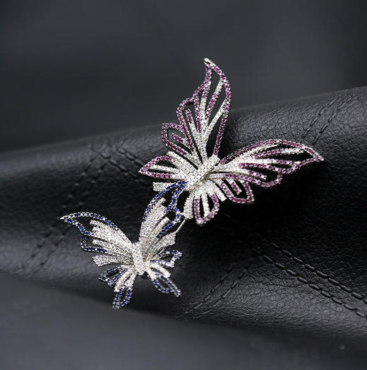 双蝴蝶胸针披肩扣