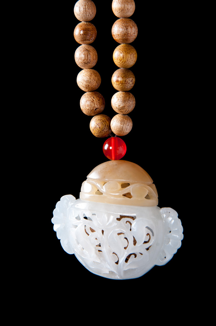 白玉莲花和田玉香囊香囊规格长42mm宽51mm厚19mm加里曼丹沉香