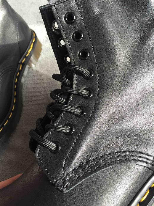 头层牛皮软皮8孔经典 马丁  男女情侣款靴子 商品图3