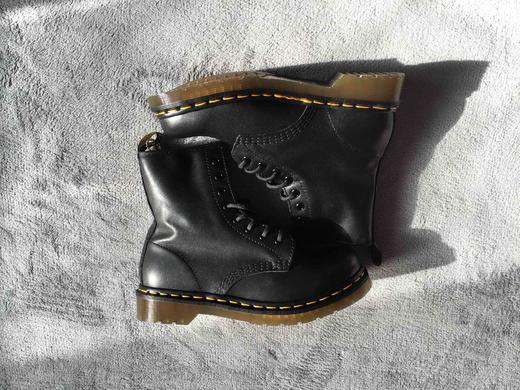 头层牛皮软皮8孔经典 马丁  男女情侣款靴子 商品图8