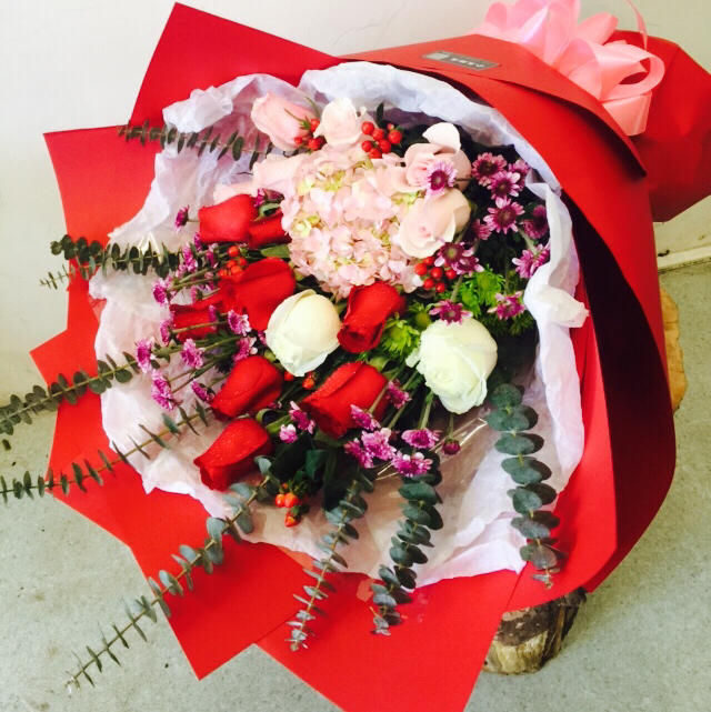 美好的祝福 红玫瑰绣球花 送客户 长辈 领导 爱人 恋人 生日鲜花 演出献花 喜庆花束