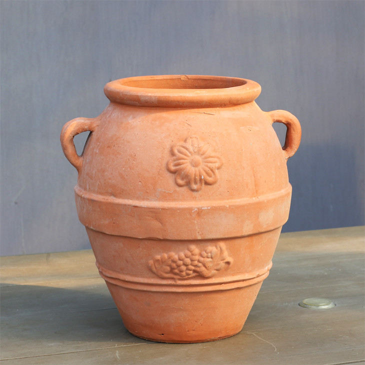 双耳雕花红色陶土罐