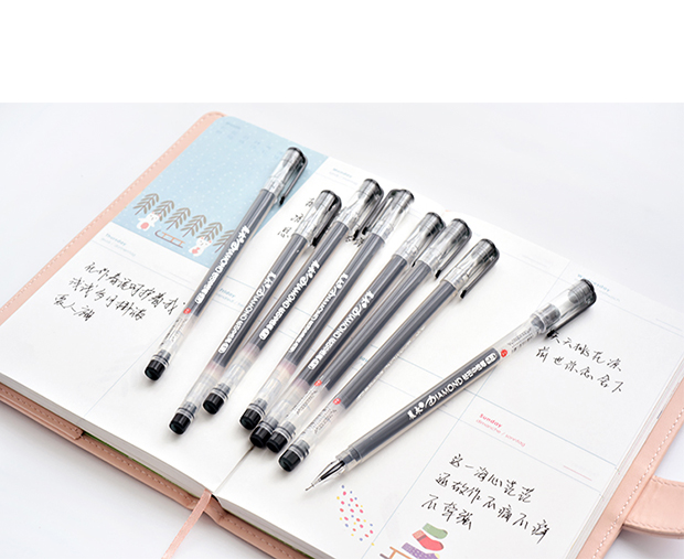 三年二班038黑色笔芯中性笔办公水性笔签字笔黑笔中性笔水笔z