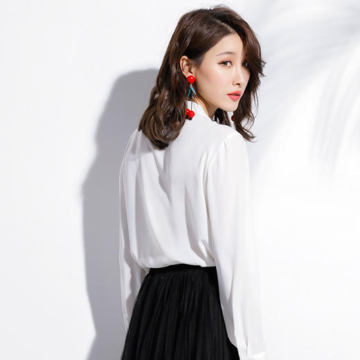 （4.16下架）韩版修身显瘦撞色系带蝴蝶结雪纺衬衫BZ88018 商品图4