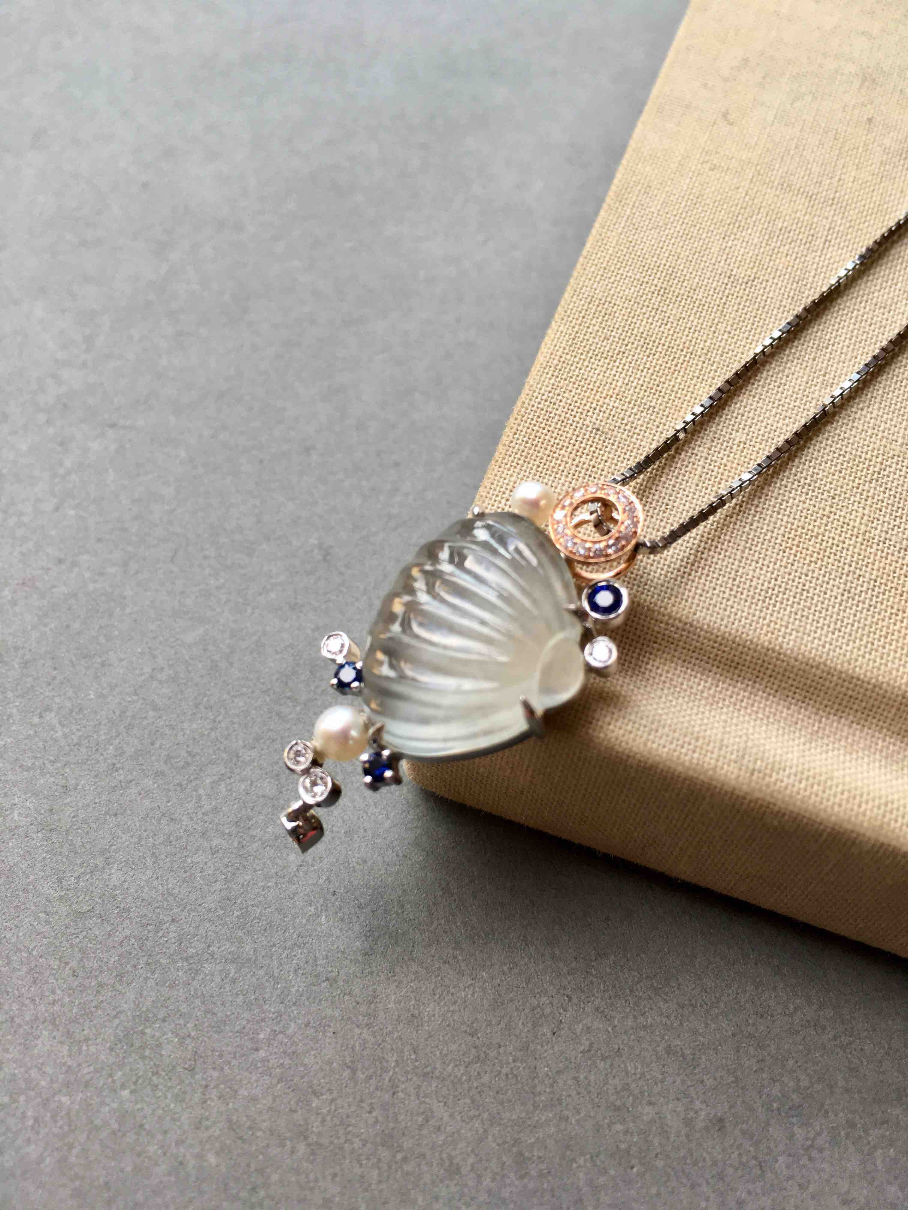 高冰种翡翠贝壳18k白金钻石镶嵌