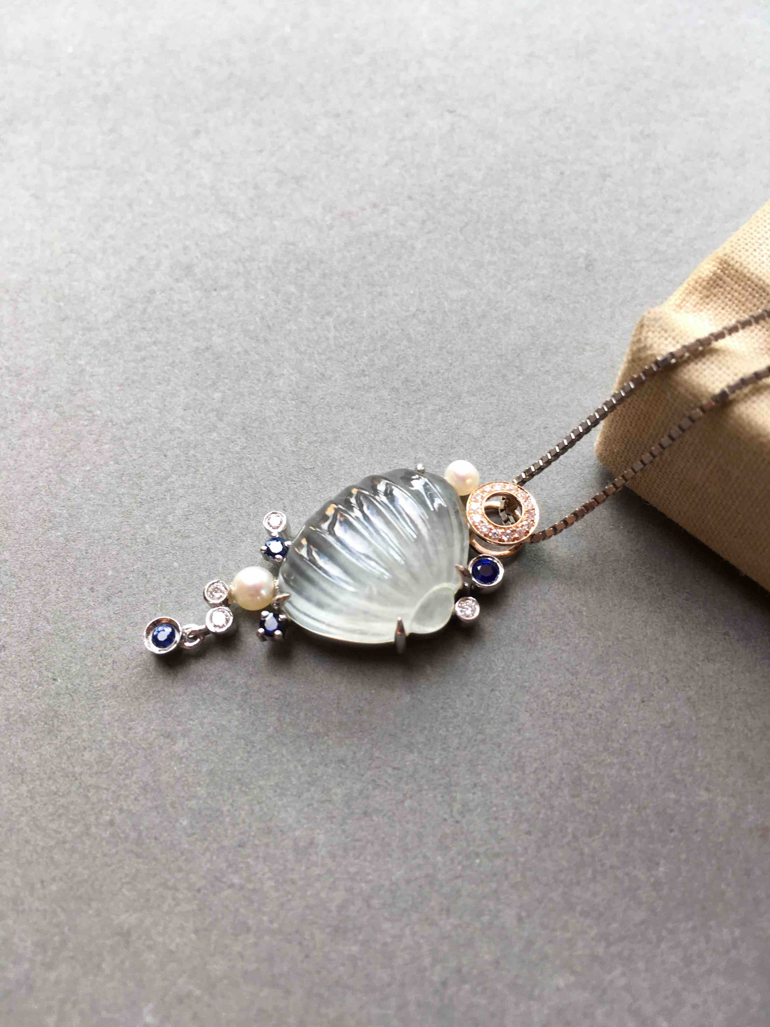 高冰种翡翠贝壳18k白金钻石镶嵌