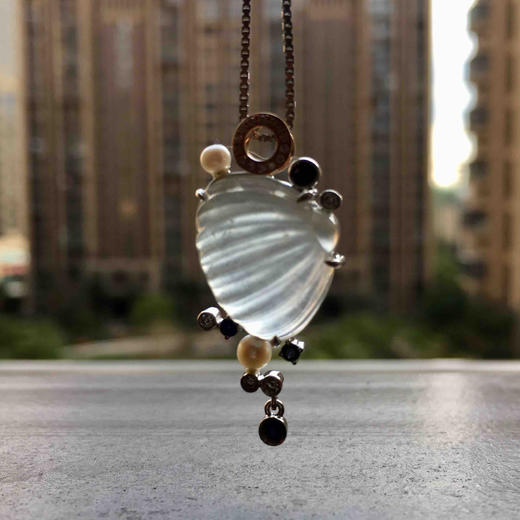 高冰种翡翠贝壳18k白金钻石镶嵌