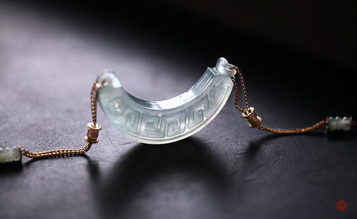 庄严高贵收藏级翡翠玉璜对佩