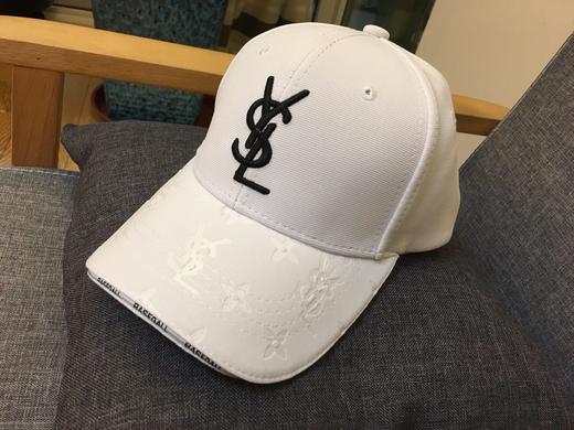 点此购买 ysl 圣罗兰 4色棒球帽 北 107102
