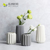 Slowly竖条纹陶瓷花瓶，表面瓷质柔和，光泽度好，搭配鲜花或者栽种水培绿植均可。 商品缩略图0