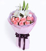 为爱相随- 多头百合1枝，戴安娜粉玫瑰11枝，搭配适量黄莺、满天星,内层淡紫色棉纸，外层粉色牛油瓦楞纸，紫红色缎带花结 商品缩略图0