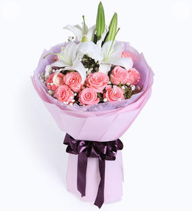 为爱相随- 多头百合1枝，戴安娜粉玫瑰11枝，搭配适量黄莺、满天星,内层淡紫色棉纸，外层粉色牛油瓦楞纸，紫红色缎带花结