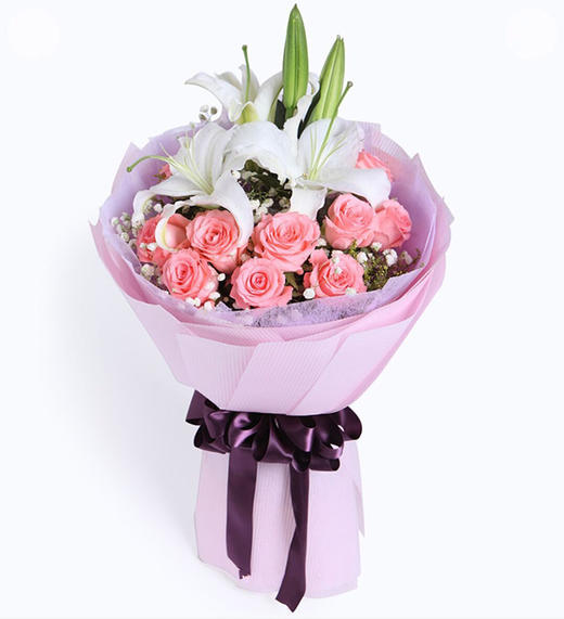 为爱相随- 多头百合1枝，戴安娜粉玫瑰11枝，搭配适量黄莺、满天星,内层淡紫色棉纸，外层粉色牛油瓦楞纸，紫红色缎带花结 商品图0