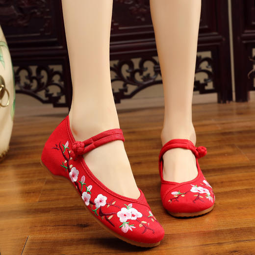 t4128802梅花新款梅花登枝传统绣花时尚小坡跟搭扣牛筋底女单鞋