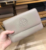 5折！Tory burch 压印logo链条斜挎包 商品缩略图4