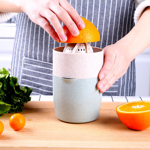 【食品级pp+小麦材质，健康环保】手动榨汁机 迷你橙汁榨汁机 商品图1