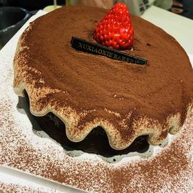 一只脏脏的巧克力流心蛋糕！！！