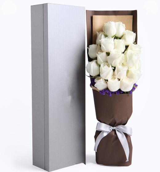 一如初见----白玫瑰19枝,勿忘我适量 牛皮纸和深咖啡色条纹纸,银色