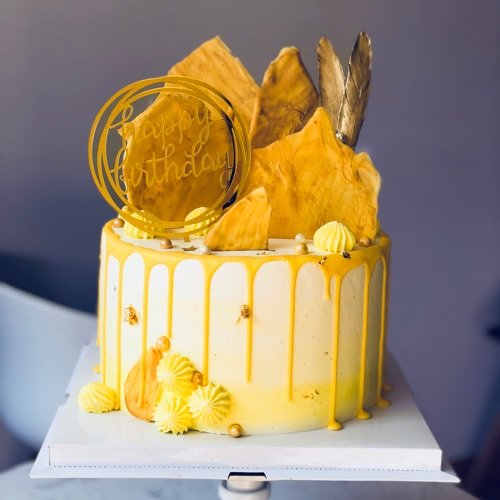 创意淋面蛋糕金黄色