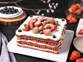 方形巧克力草莓裸蛋糕（动物奶油）