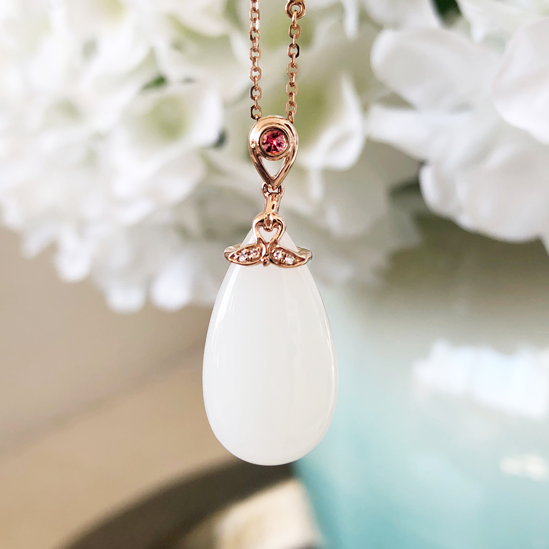 18K玫瑰金和田玉（白玉）镶钻水滴吊坠--天鹅 13*25mm