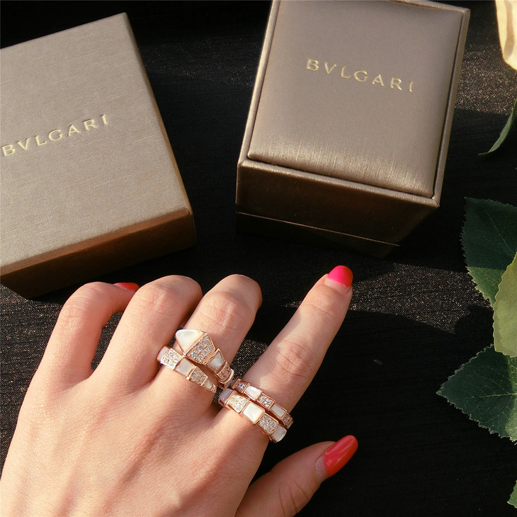 编码bvj00200宝格丽贝母蛇925纯银戒指